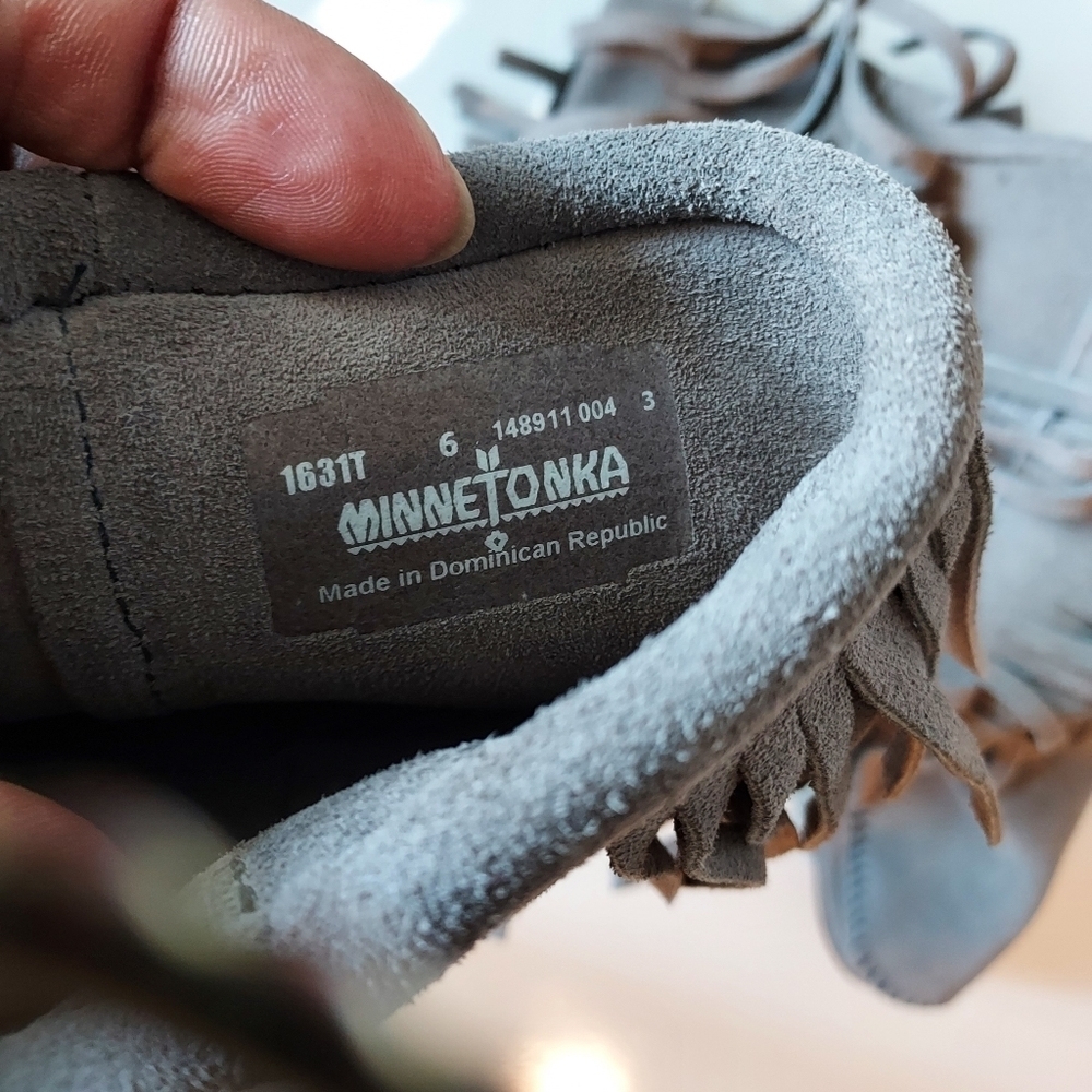 MINNETONKA 3 layer fringe boots - Picture 6 of 7